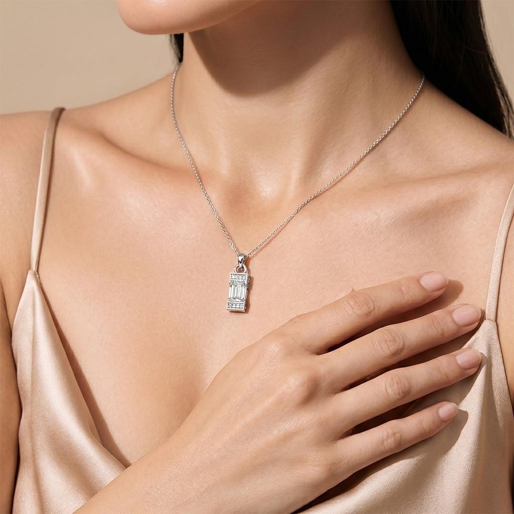 Classic Emerald Chain Pendant