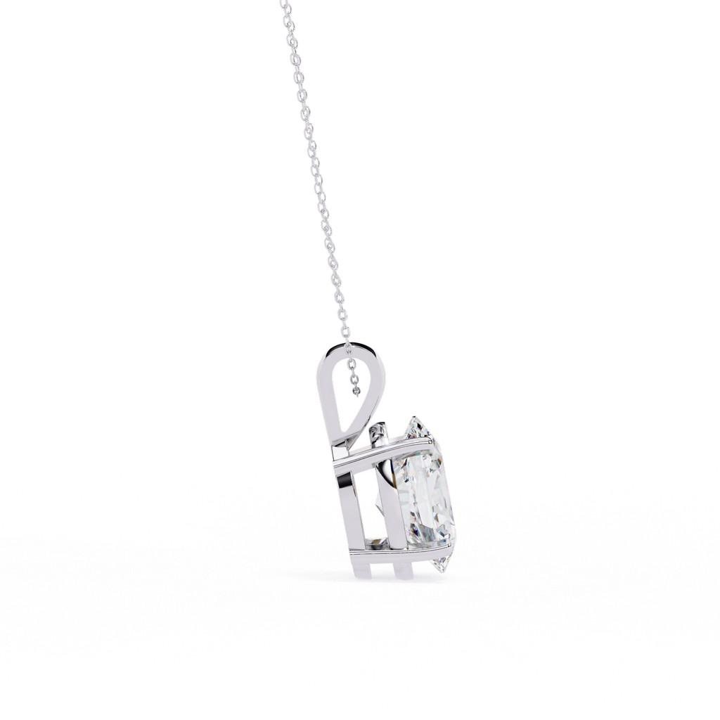 Majestique Oval Pendant