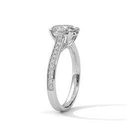 Oval Elegance Solitaire