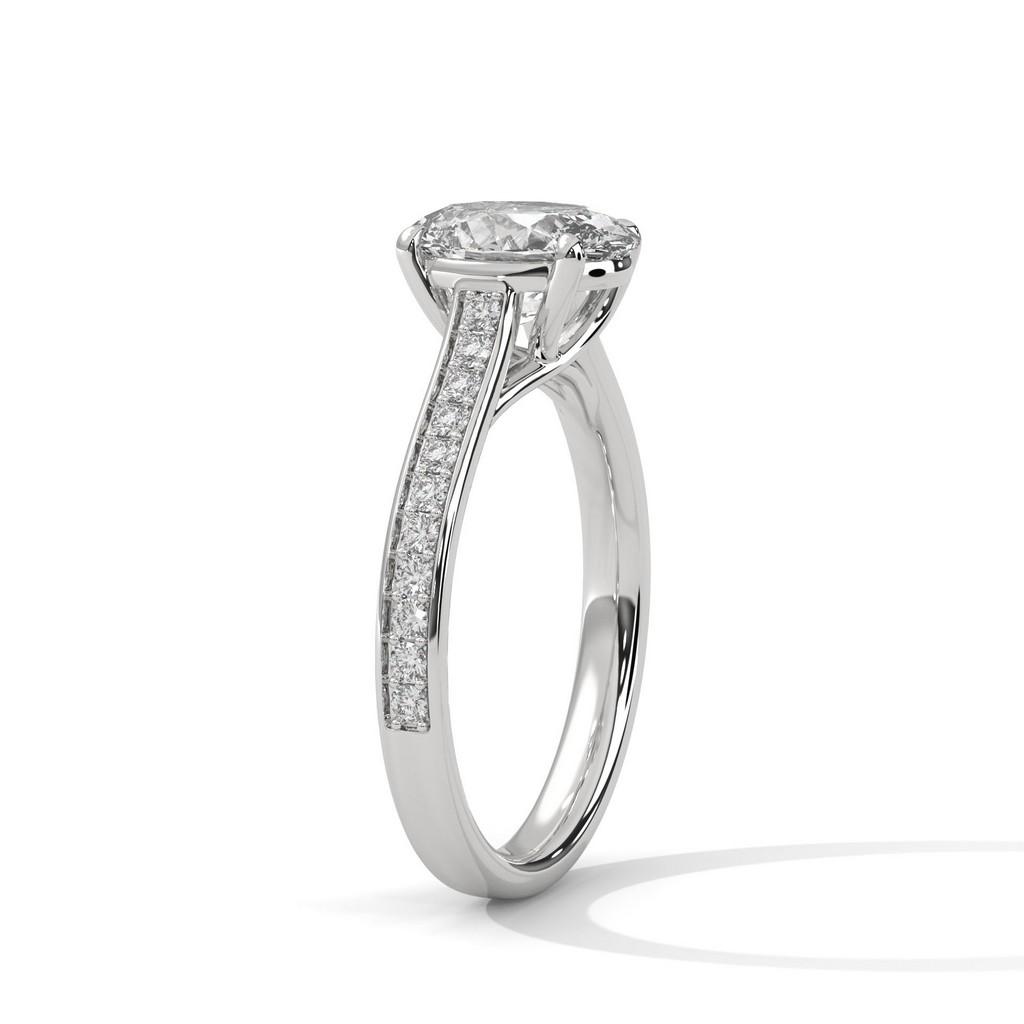 Oval Elegance Solitaire