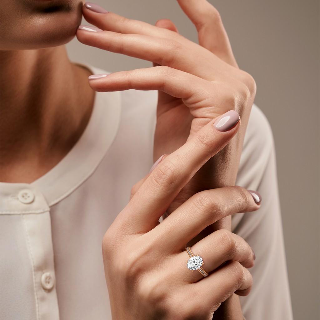 Oval Elegance Solitaire