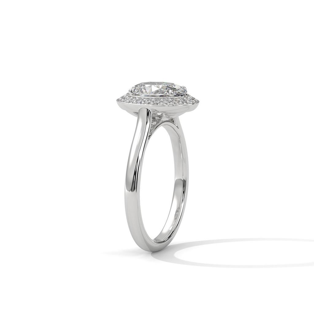 Oval Halo Splendor