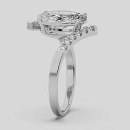 Oval Lumière Solitaire